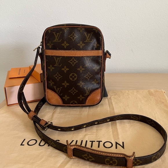Louis Vuitton Danube Crossbody PM Unisex EUC Circa 1989 - Picture 17 of 17